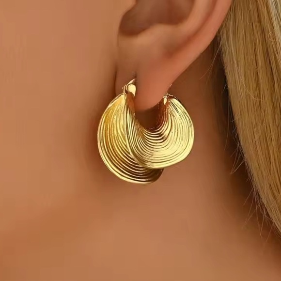 Zara 18K Gold color Crescent Hoop Earrings - Picture 3 of 8